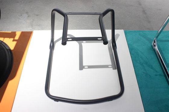 Guter Preis Stilvoller schwarzer Bürostuhl aus Eisen Metallrahmen, Bürostuhlsohle, 515×515×370mm Online