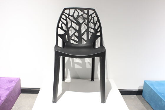 Guter Preis Leicht zu reinigender moderner Kunststoffstuhl. Zeitgemäße ergonomische Sitzgelegenheit, ideal für Cafeterias, Lounges und Besprechungsräume. Online